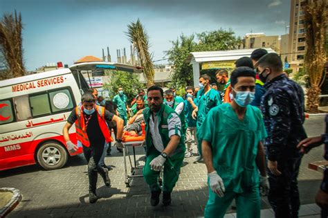 Gaza health official says patients, staff and war displaced are leaving Gaza’s largest hospital as Israeli troops remain